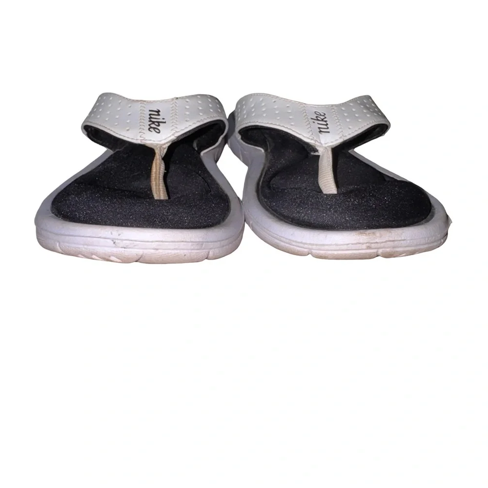 Nike Comfort Footbed Thong Sandals Womens 7 Black White Athletic Flip Flops - Picture 2 of 6